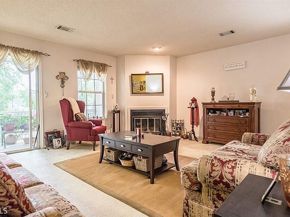 3rd image of 804 Ridgelake Dr