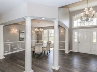 1 Charleston Ct, Lake Zurich, IL 60047