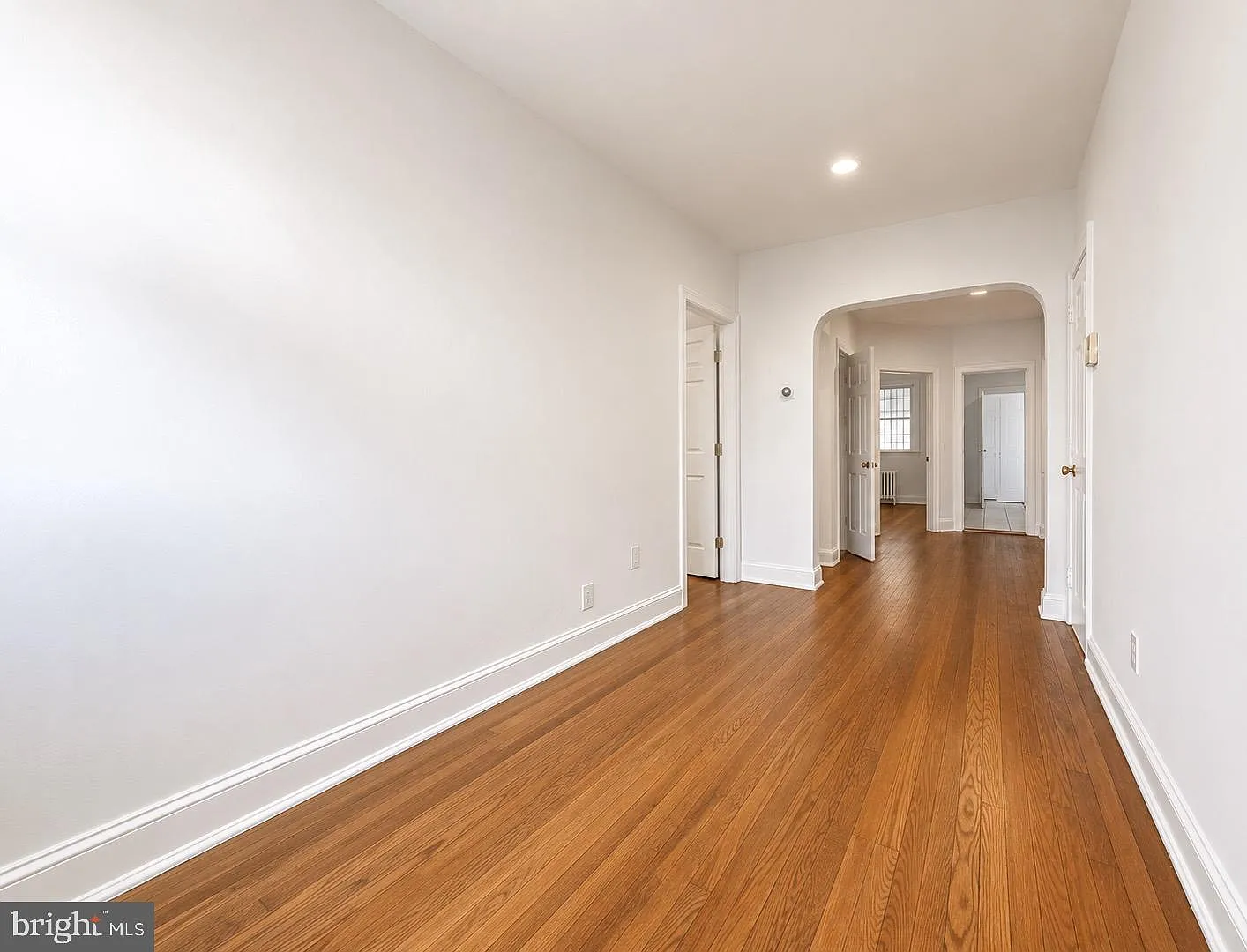 3 bed, 1.0 bath, 1052 sqft, $2,100 — Photo 4