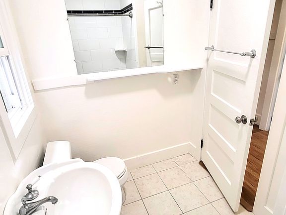 5th image of 1418 Larkin St APT 1
