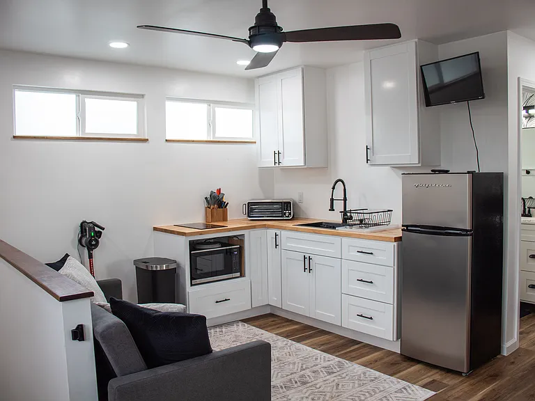 Full kitchen, 2 burner induction, microwave, midsize fridge/ freezer, Roku TV and more