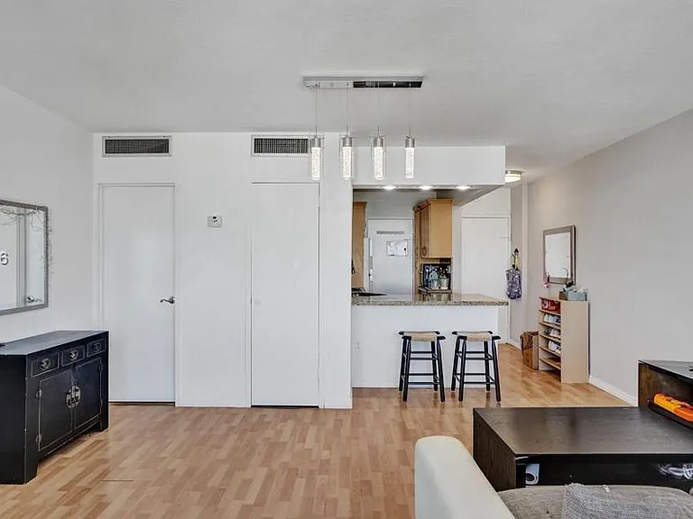 2899 Collins Ave #1502 — Photo 8