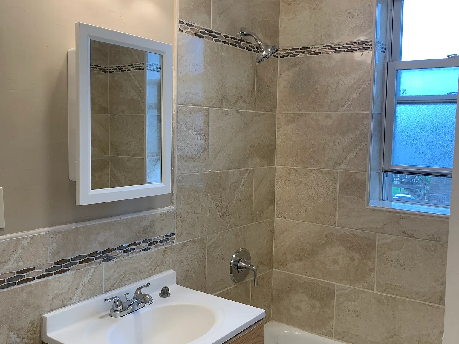 3 bed, 5237 sqft, $1,500 — Photo 3