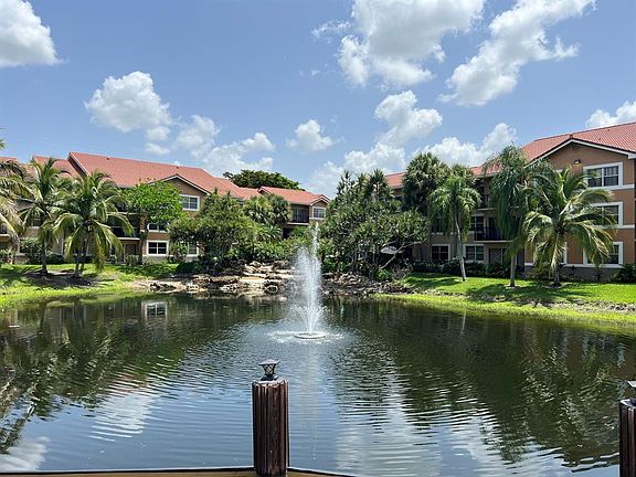 5th image of 8955 Wiles Rd APT 303