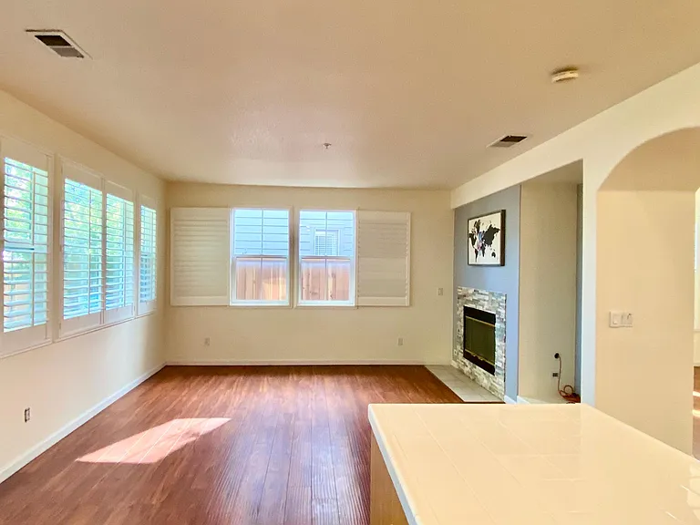 7315 Carter Ave — Photo 4