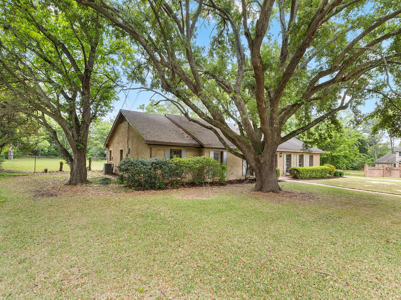 2451 Belcher Drive — Photo 2