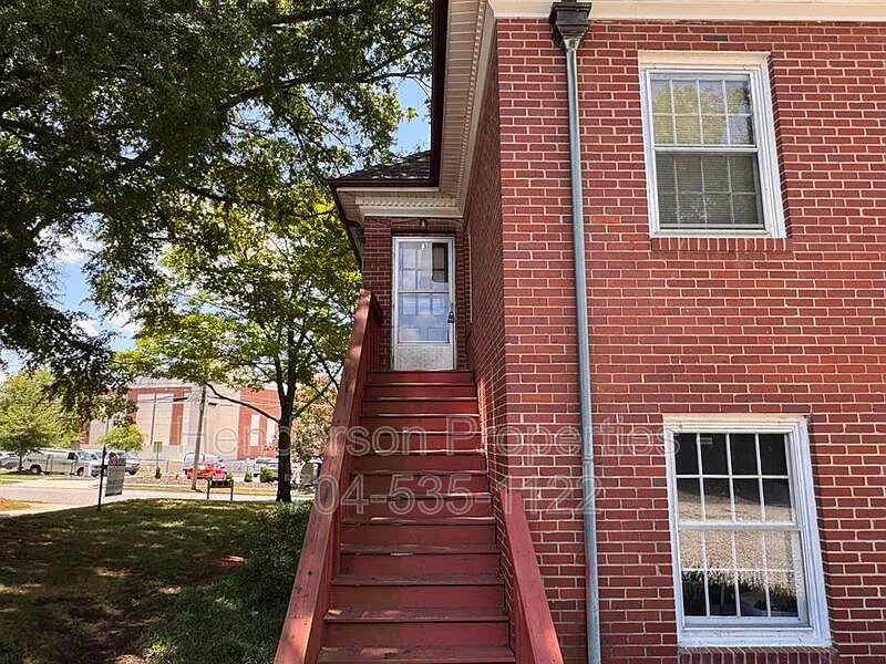 2 bed, 1.0 bath, 1091 sqft, $1,050 — Photo 3