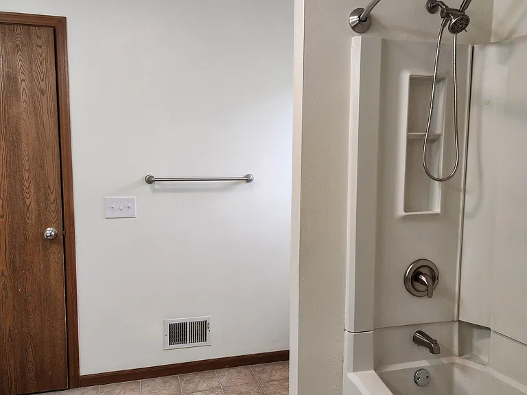 1146 Country Creek Ln — Photo 11