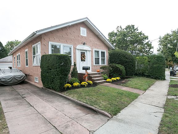 3rd image of 427 King Ave