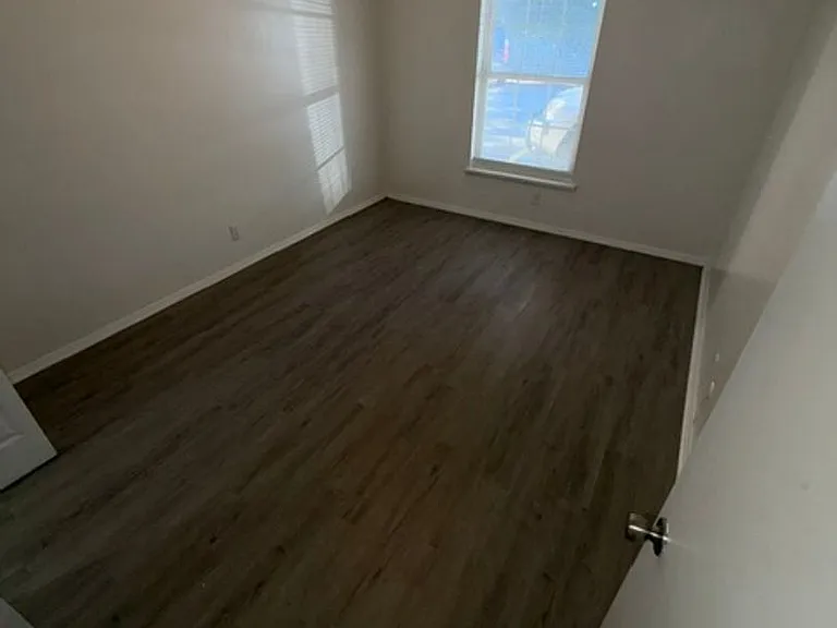 Naveen Pine Apartments — Photo 32
