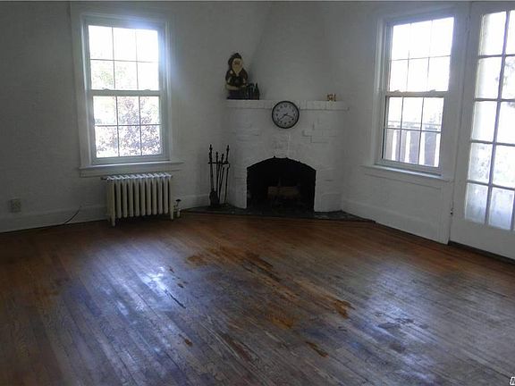 3rd image of 133-02 Francis Lewis Blvd