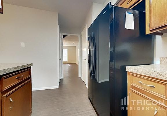 3rd image of 2918 Crest Park Dr