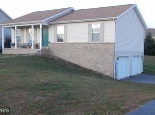 1827 Wood Duck Dr E, Chambersburg, PA 17202