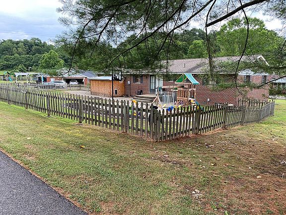5th image of 216 Kelley Dr