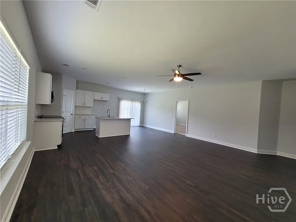 3 bed, 2.0 bath, 1528 sqft, $1,995 — Photo 3