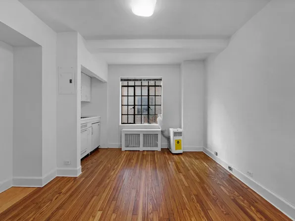 25 Tudor City Place image 1 of 11