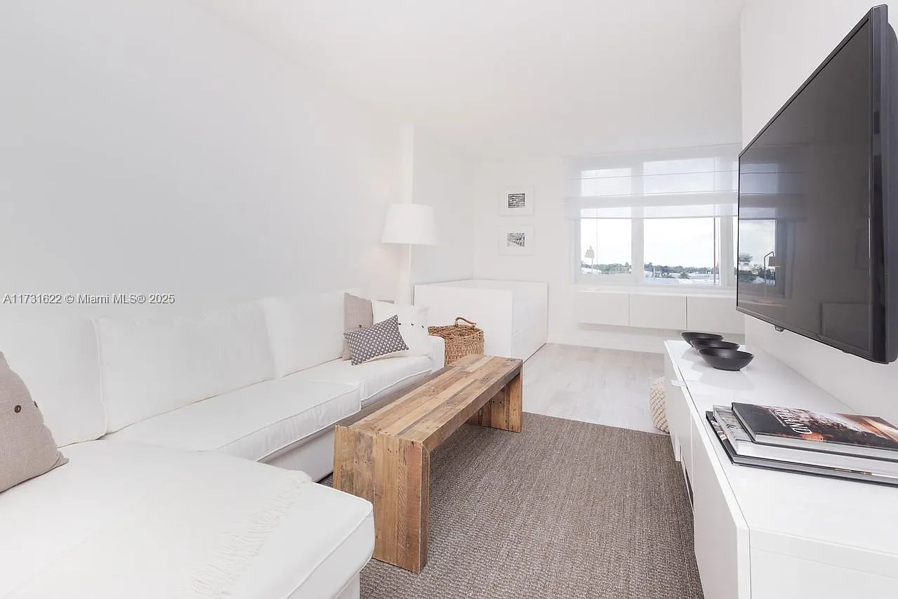1 bed, 760 sqft, $10,000 — Photo 2