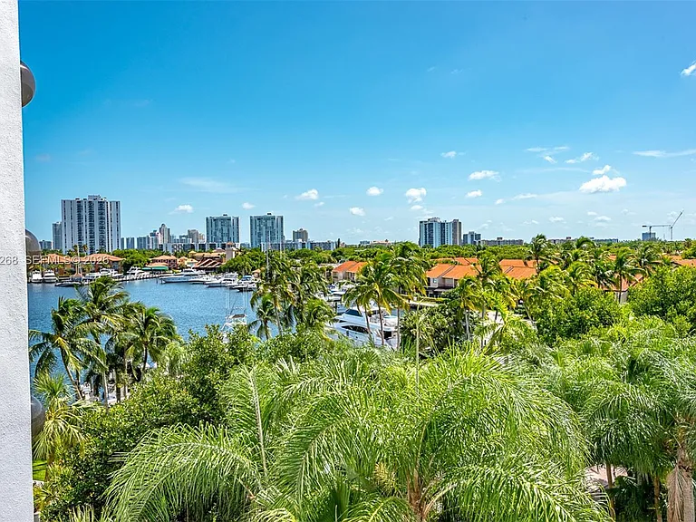 3610 Yacht Club Dr #511 — Photo 11