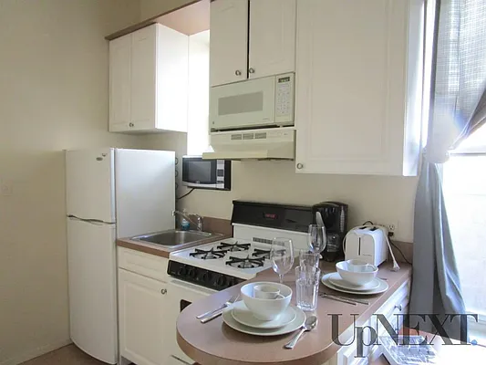 Rented by UpNext Real Estate | media 28