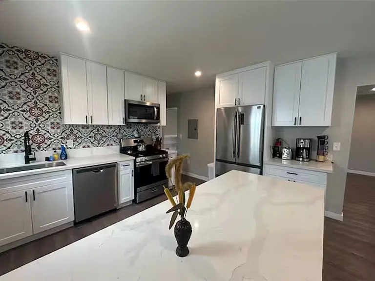181 N Waverly St #181 — Photo 1