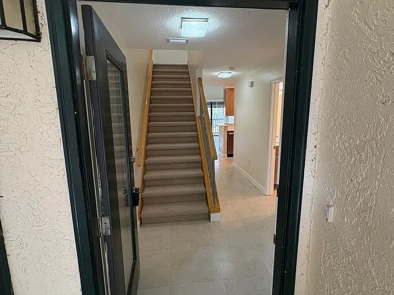 314 Westlake Ct — Photo 3