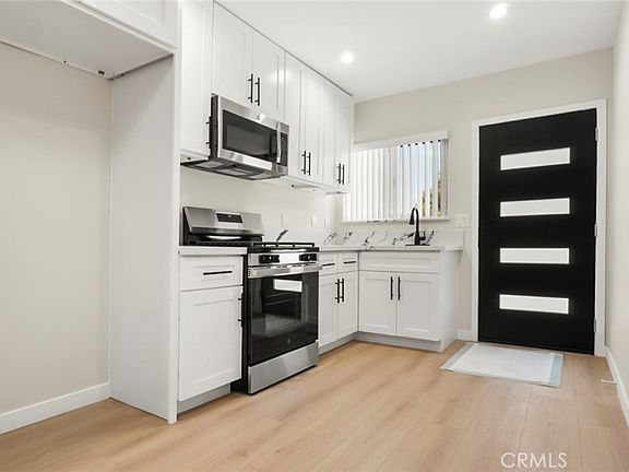 3rd image of 19928 Hatton St