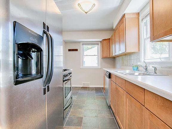 5th image of 1068 Finn St S