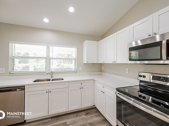 5th image of 768 Aprile Ave S