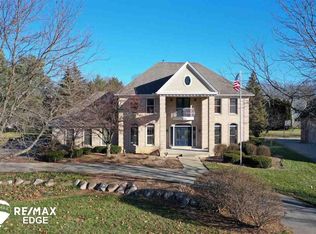 11515 Kings Knight Cir, Grand Blanc, MI 48439