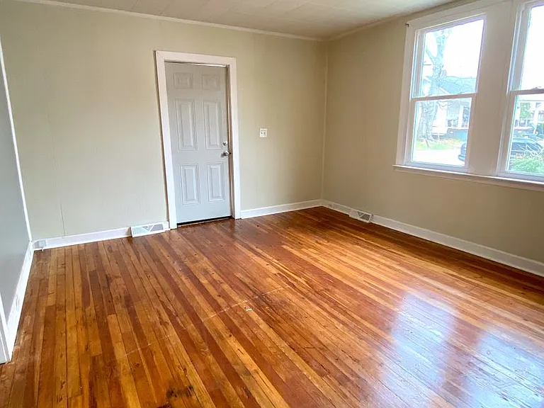 1806 Owens Rd — Photo 5