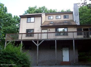 240 Powderhorn Rd, Henryville, PA 18332