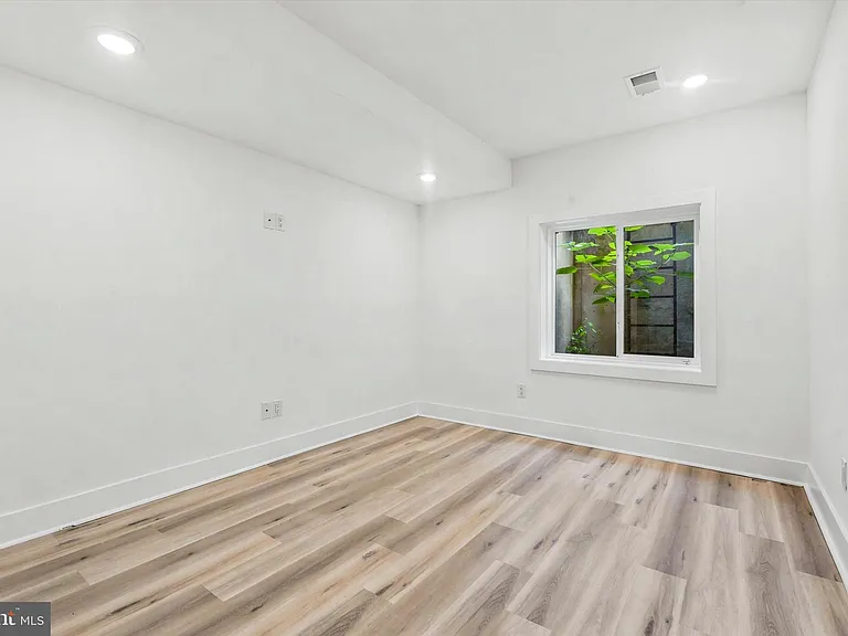 1843 E Huntingdon St #A — Photo 18