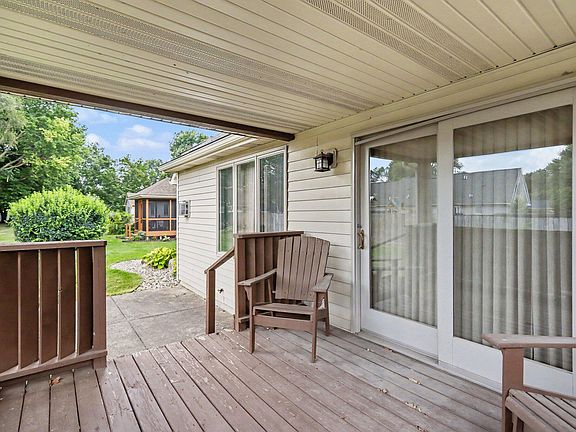 5th image of 30 Oakdale Ln #104