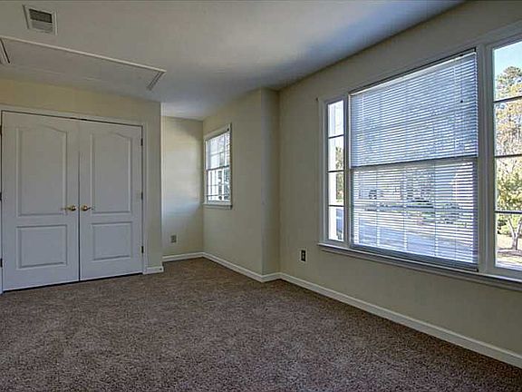 5th image of 2204 Whitehall Dr NE