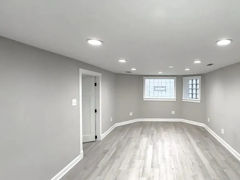 1540 N Hamlin Ave #G — Photo 9