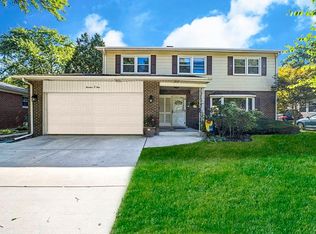 1401 S Robert Dr, Mount Prospect, IL