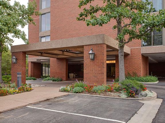 3rd image of 1900 E Girard Pl APT 1008