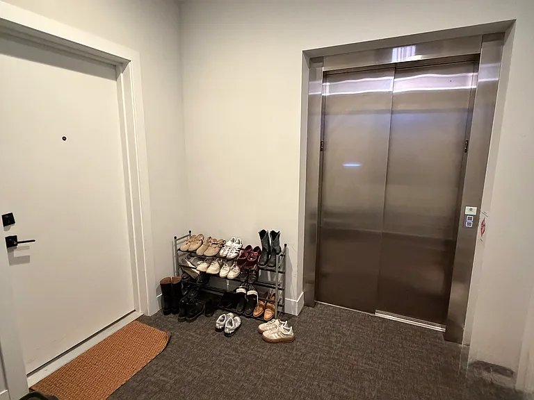 Semi-Private Elevator Foyer