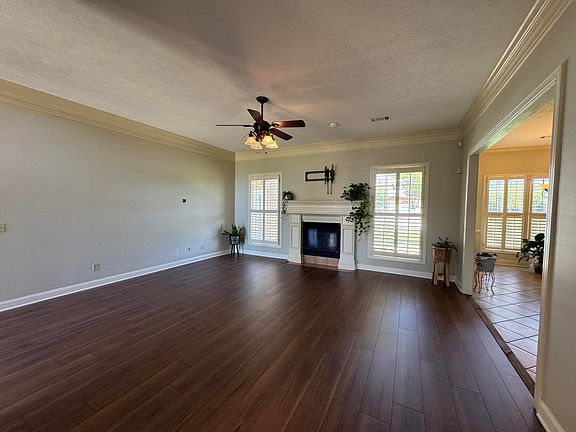 5th image of 2624 Honeysuckle Ln