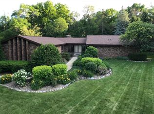 15095 Kings Ridge Ct, Brookfield, WI 53005