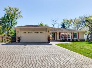 156 Pond Ridge Rd, Libertyville, IL 60048