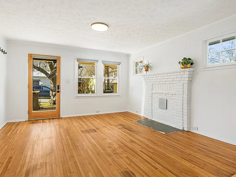 19 Jarrett St — Photo 4