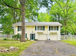 802 S 10th St, Louisburg, KS 66053