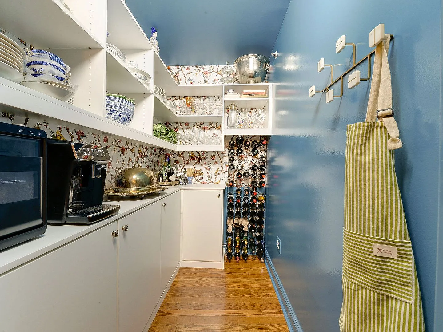 Absolutely stunning 3 bed/2 bath condo in Dilworth/SouthEnd. — Photo 4