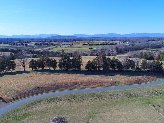 3rd image of 4595 Belle Vista Dr