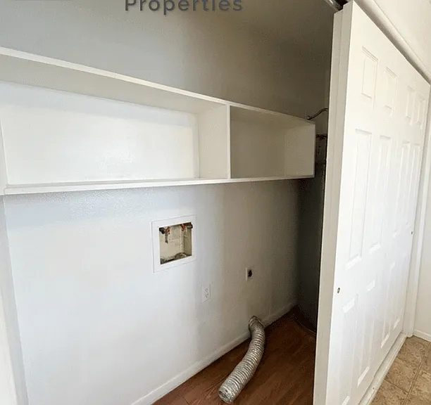 Main 819 S — Photo 15