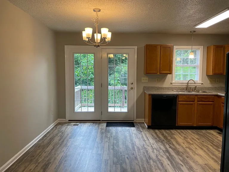 2019 Rath St — Photo 7