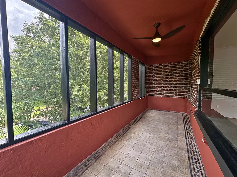 122 Demouy Ave #1/2 — Photo 18