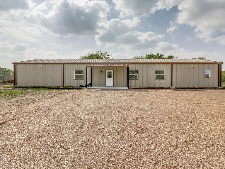 100 County Road 4140 — Photo 7