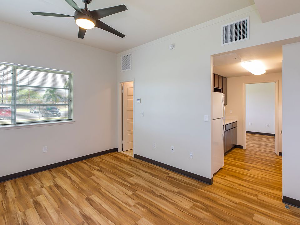 Wakea Garden Apartments living area